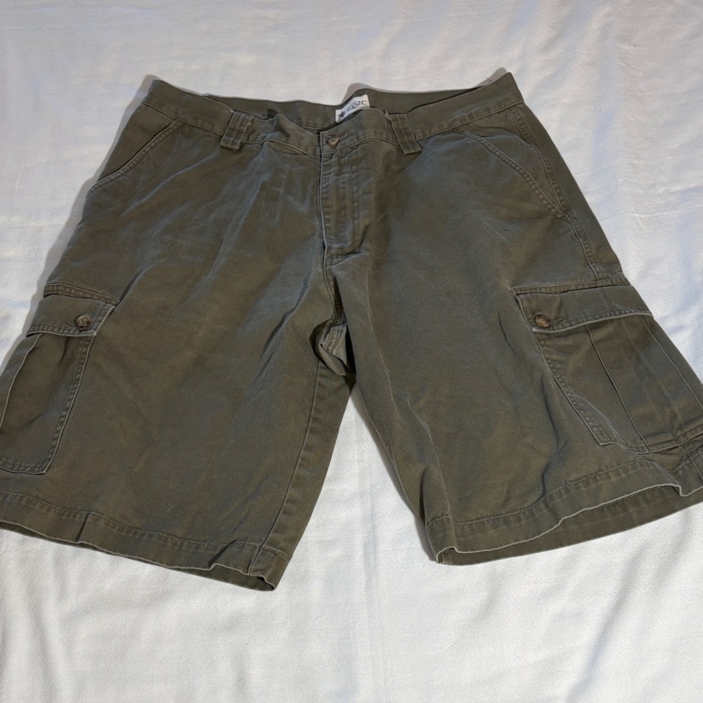 Basic Editions Men's Green Cargo Shorts Size 38